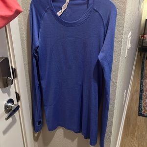 Blue long sleeve lululemon swiftly tech shirt